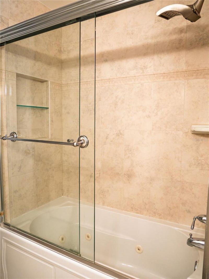 325 17th Avenue Ne, Saint Petersburg, FL 33704 Photo