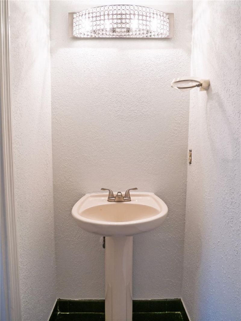 325 17th Avenue Ne, Saint Petersburg, FL 33704 Photo