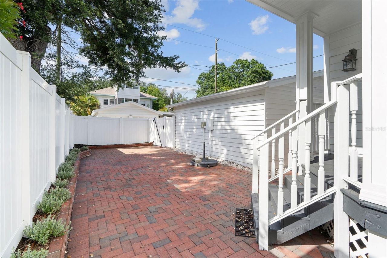 325 17th Avenue Ne, Saint Petersburg, FL 33704 Photo