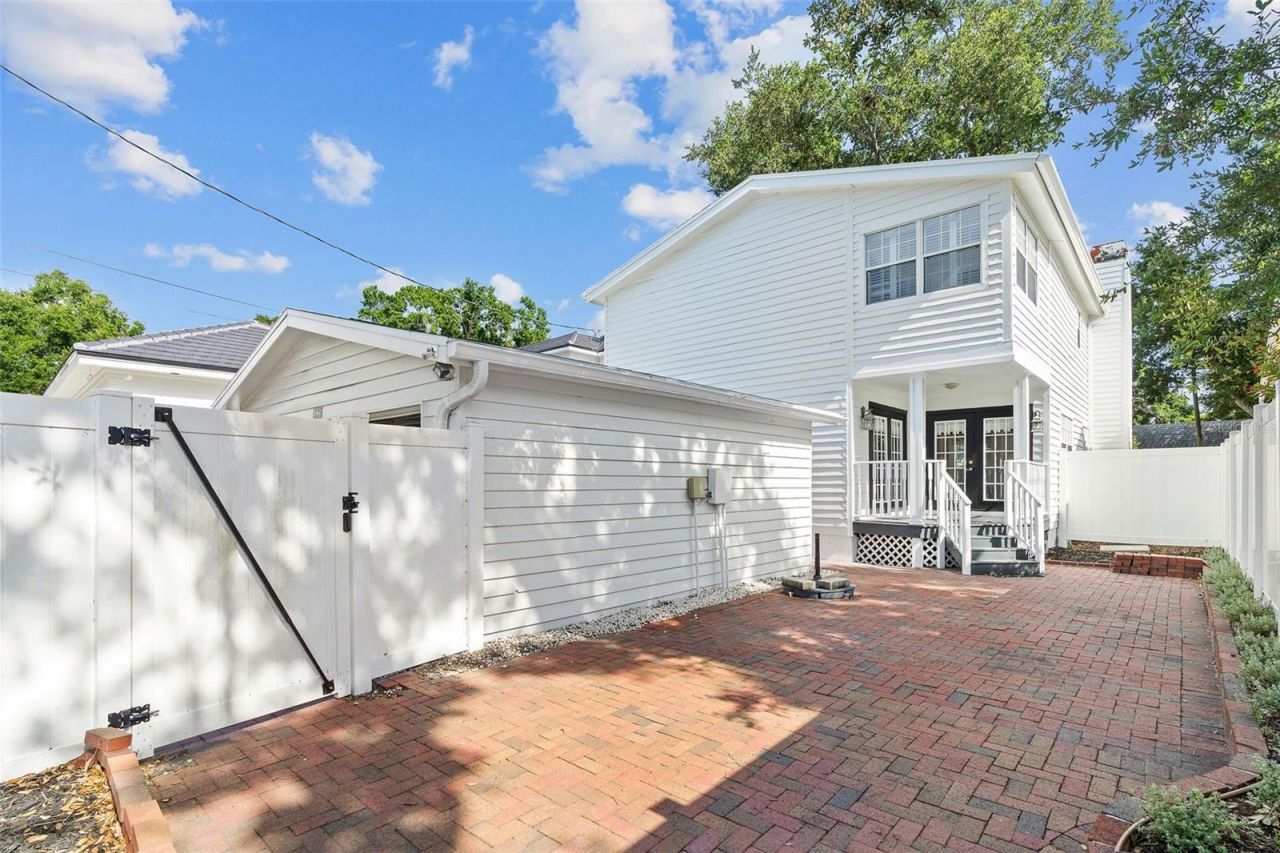 325 17th Avenue Ne, Saint Petersburg, FL 33704 Photo