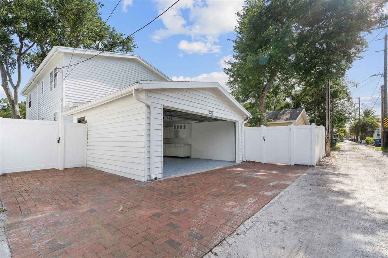 325 17th Avenue Ne, Saint Petersburg, FL 33704 Photo