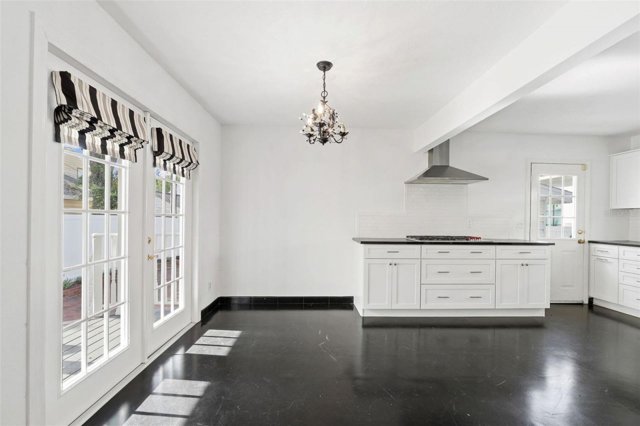 325 17th Avenue Ne, Saint Petersburg, FL 33704 Photo