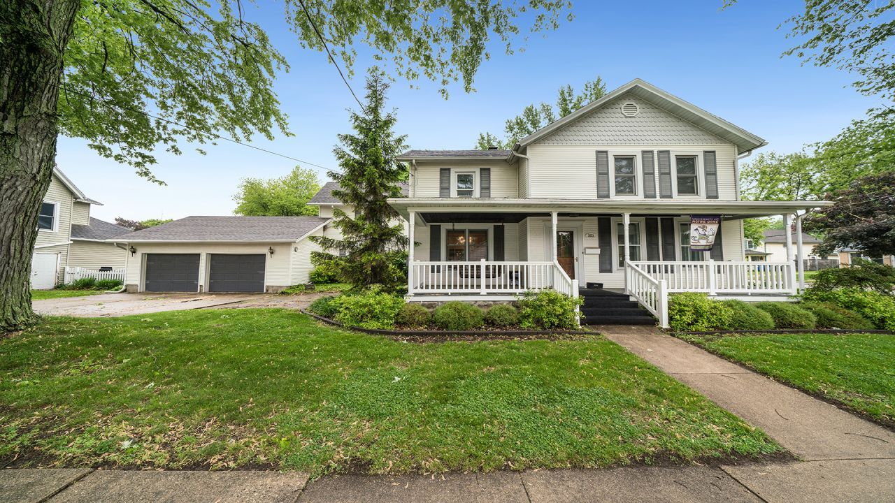 321 E Chamberlin Street, Dixon, IL 61021 Main Photo