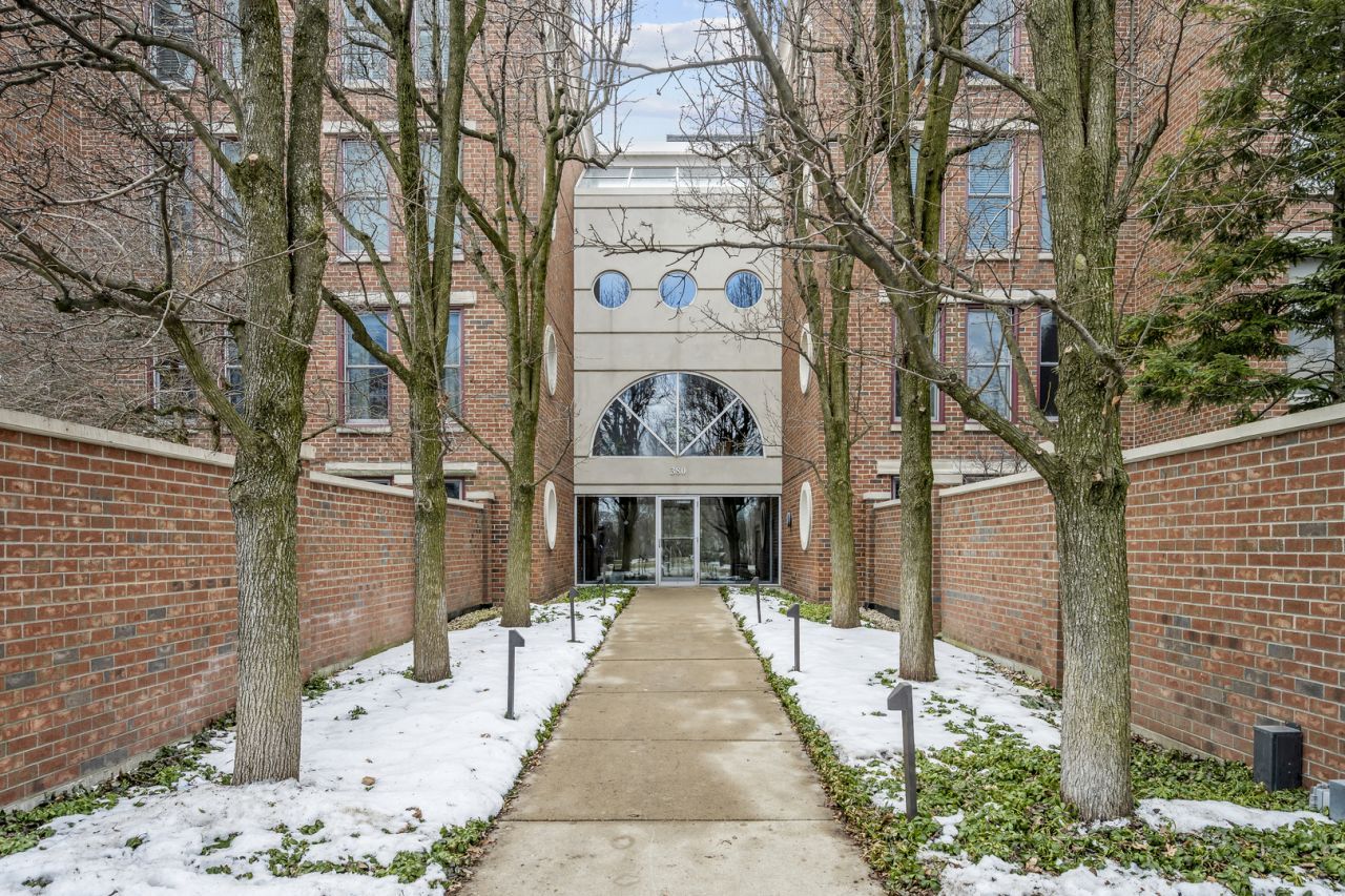 380 Green Bay Road, Unit 1B, Winnetka, IL 60093 Main Photo