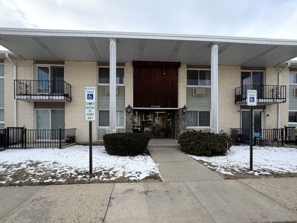 9208 Bumble Bee Drive, Unit 2D, Des Plaines, IL 60016