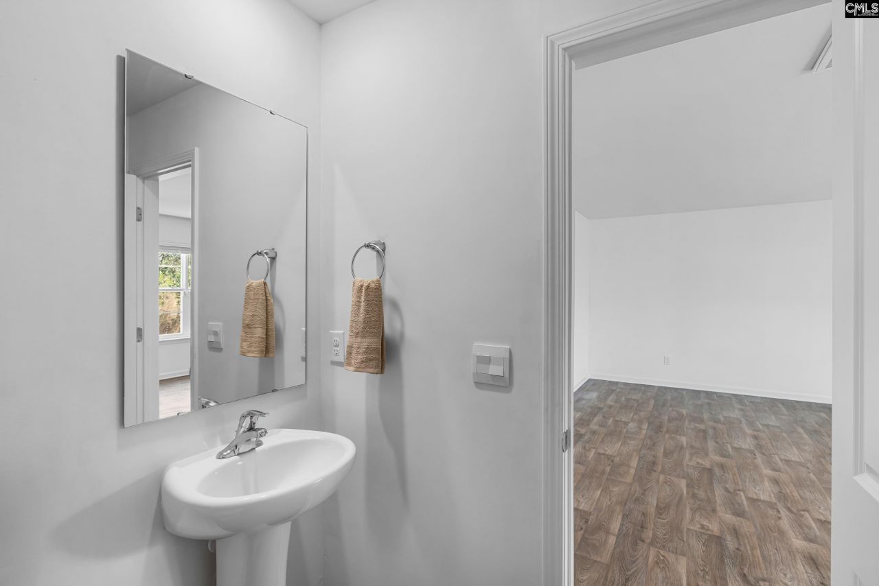 105 Maple Court  Photo 11