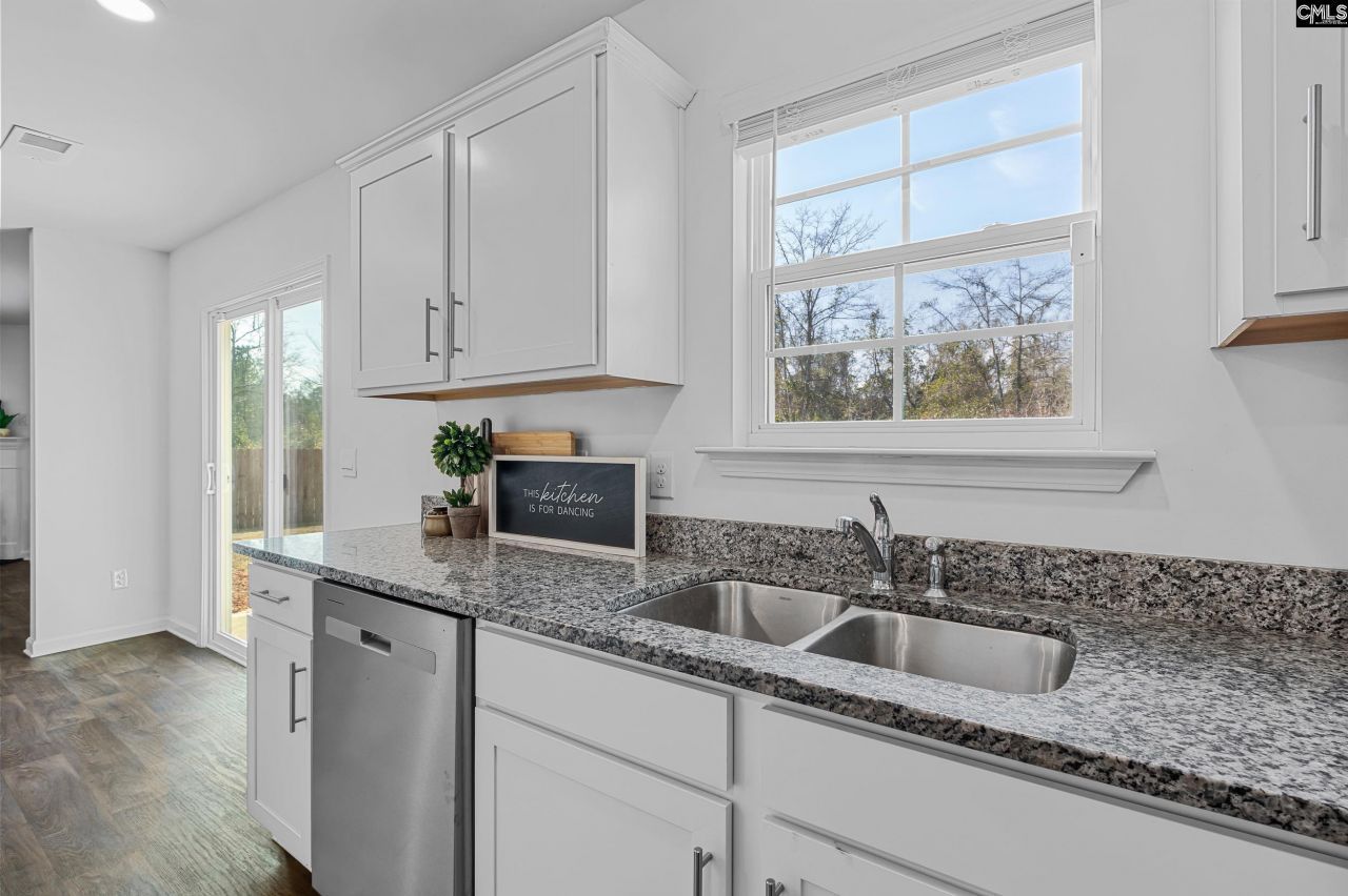 105 Maple Court  Photo 16