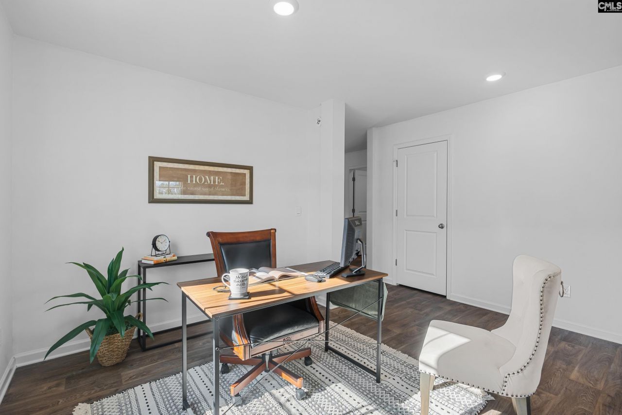 105 Maple Court  Photo 4