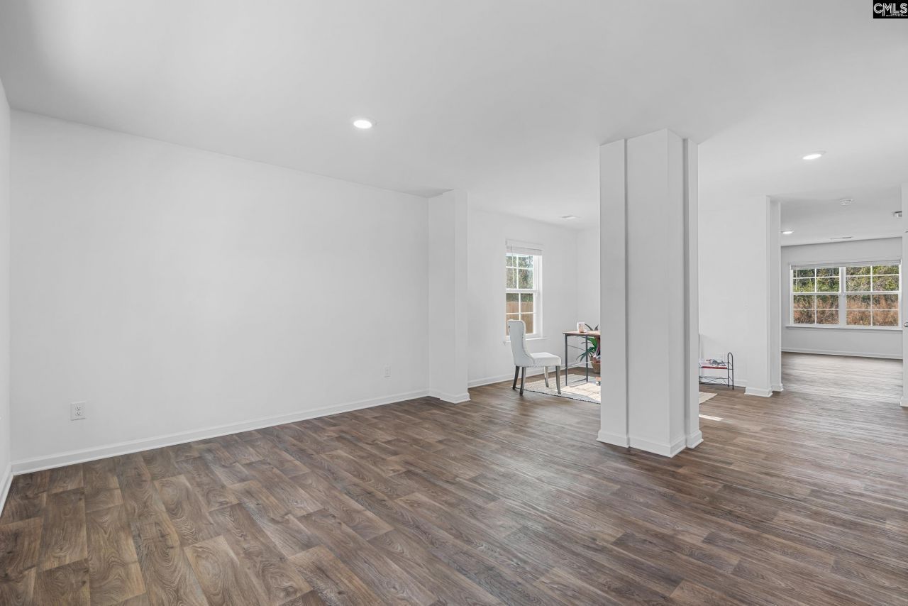 105 Maple Court  Photo 5