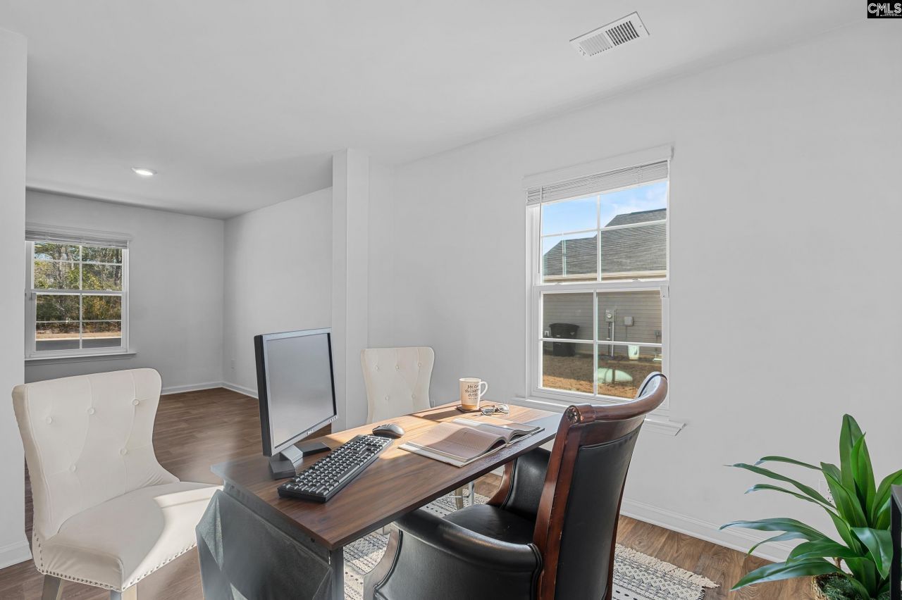 105 Maple Court  Photo 7