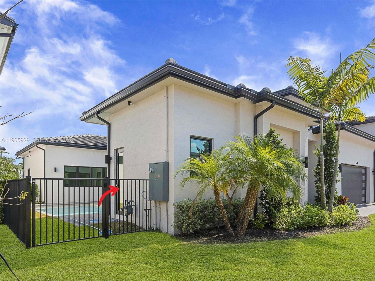 5718 W Ashwood Cir W, Hollywood, FL 33312 Photo