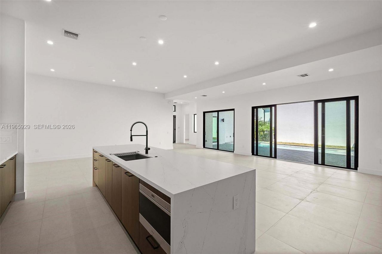 5718 W Ashwood Cir W, Hollywood, FL 33312 Photo