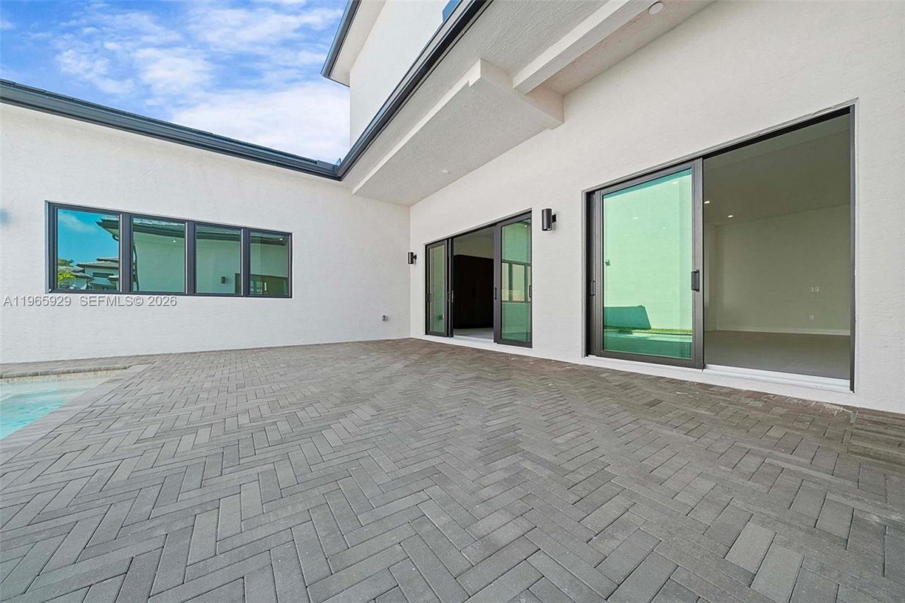 5718 W Ashwood Cir W, Hollywood, FL 33312 Photo