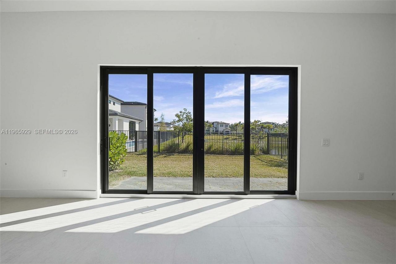 5718 W Ashwood Cir W, Hollywood, FL 33312 Photo