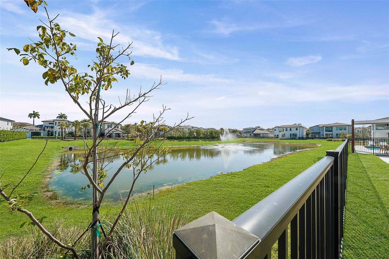 5718 Ashwood Cir W, Hollywood, FL 33312 Photo