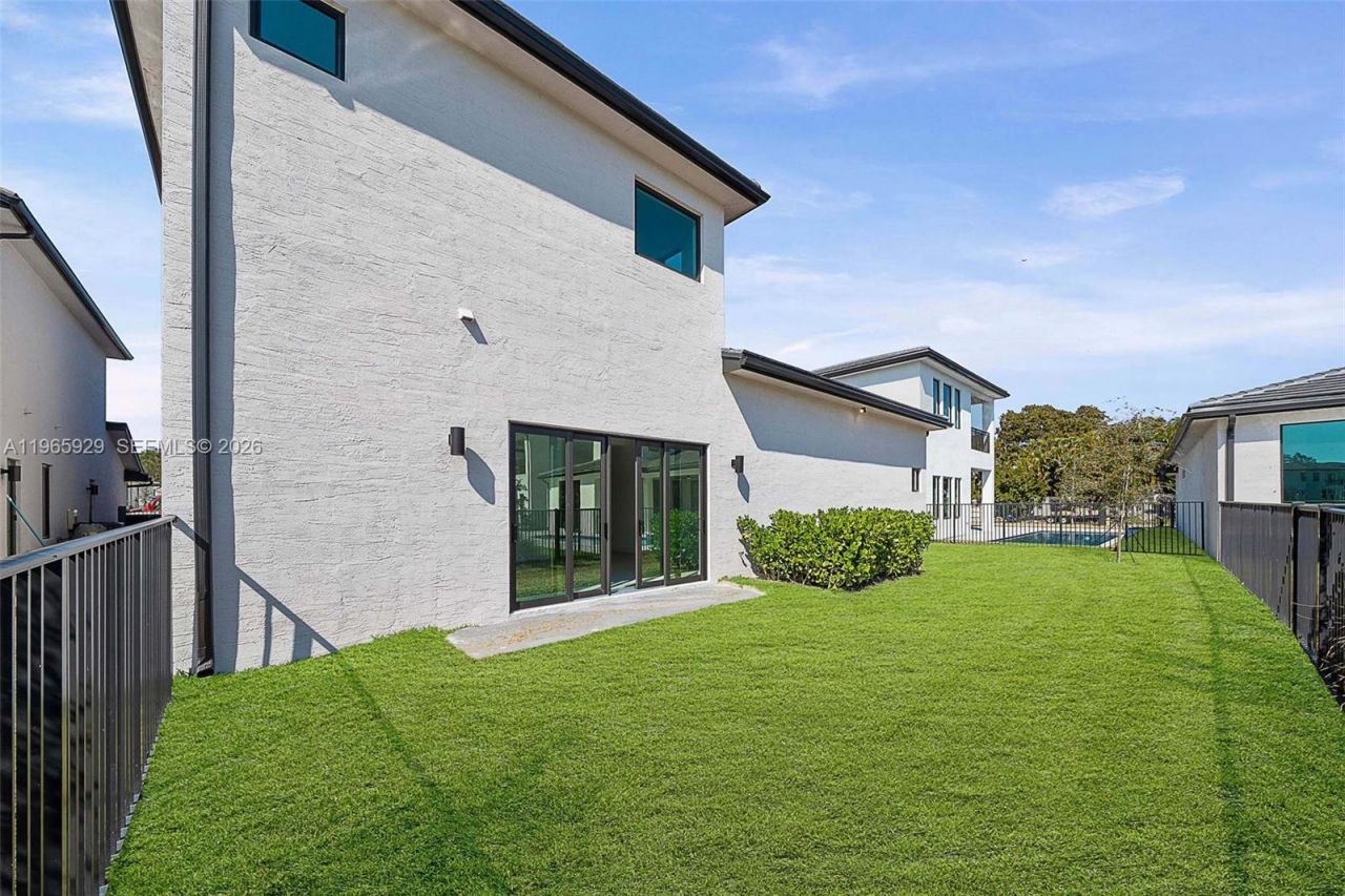 5718 W Ashwood Cir W, Hollywood, FL 33312 Photo