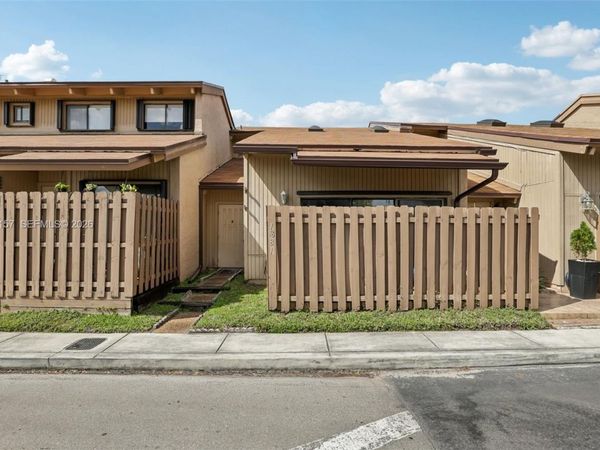 1881 SW 81st Ave, Davie, FL 33324