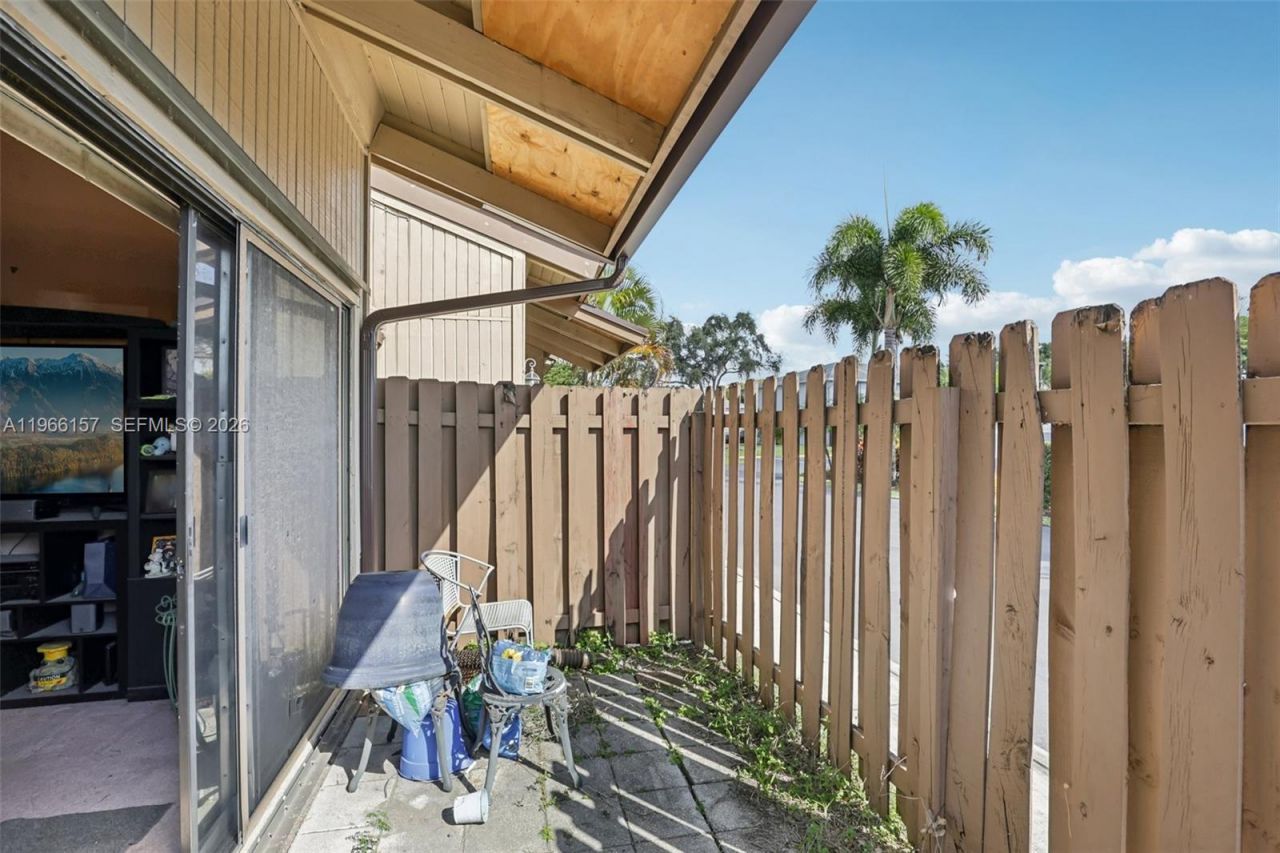 1881 SW 81st Ave, Davie, FL 33324 Photo