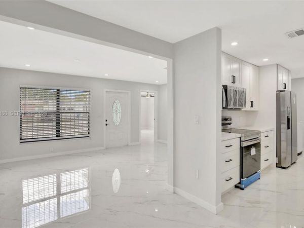 3916 NW 207th St Rd , Miami Gardens, FL 33055