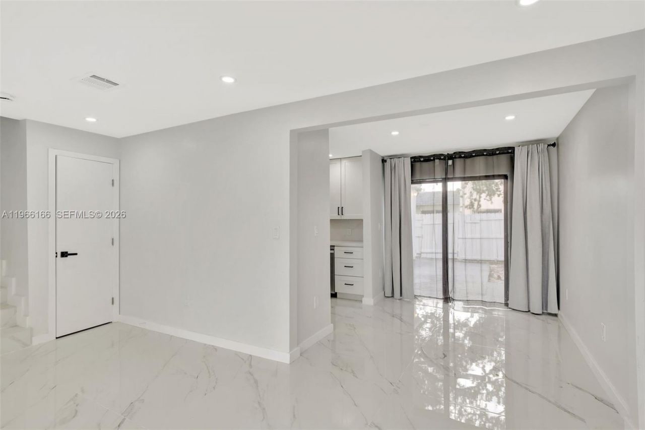 3916 NW 207th St Rd , Miami Gardens, FL 33055 Photo