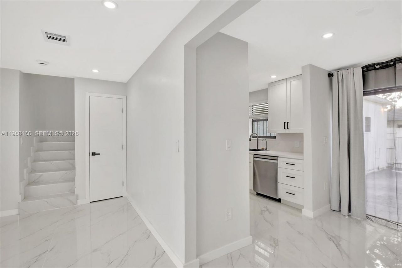 3916 NW 207th St Rd , Miami Gardens, FL 33055 Photo