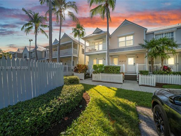 5036 Sunset Village Dr , Duck, FL 33050