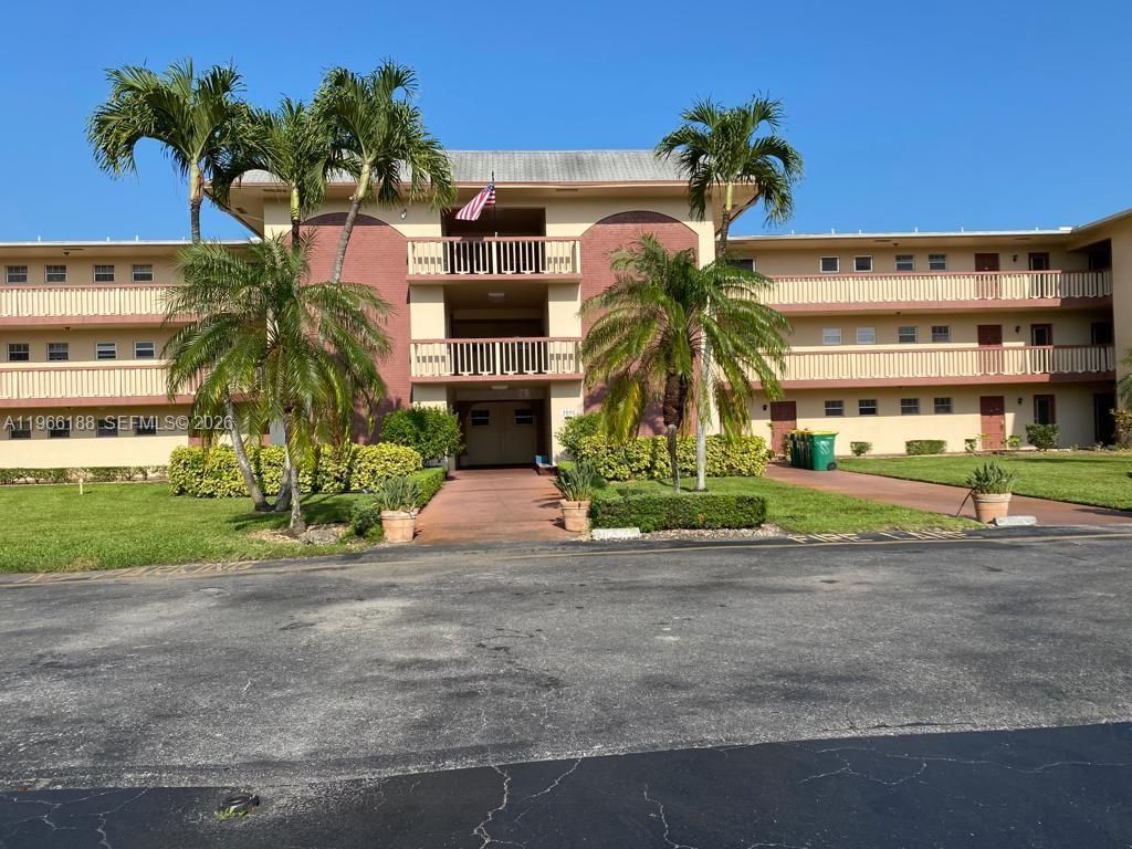 1001 Hillcrest Ct, Unit 215, Hollywood, FL 33021 Main Photo