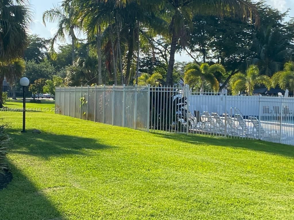 1001 Hillcrest Ct, Unit 215, Hollywood, FL 33021 Photo