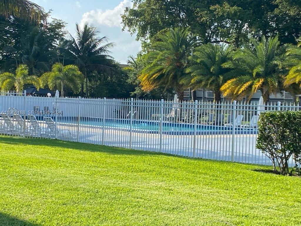 1001 Hillcrest Ct, Unit 215, Hollywood, FL 33021 Photo