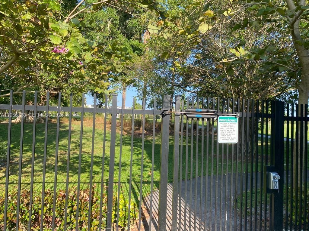 1001 Hillcrest Ct, Unit 215, Hollywood, FL 33021 Photo