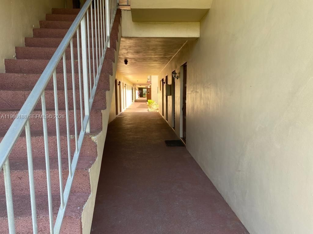 1001 Hillcrest Ct, Unit 215, Hollywood, FL 33021 Photo