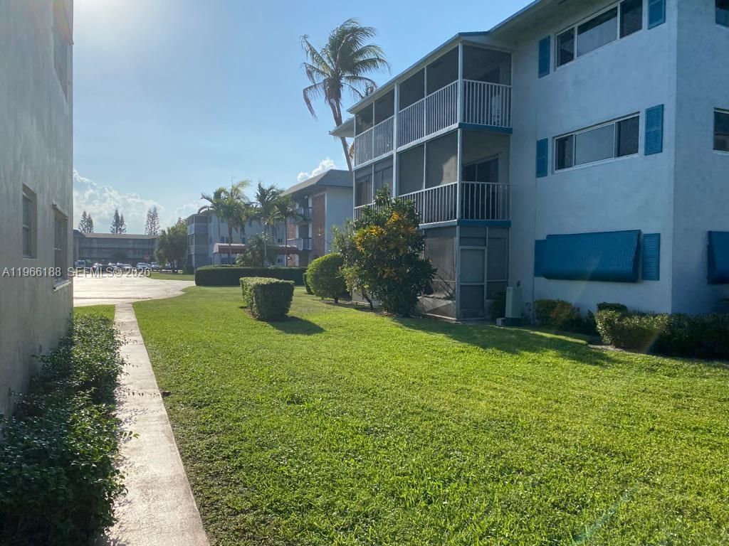 1001 Hillcrest Ct, Unit 215, Hollywood, FL 33021 Photo