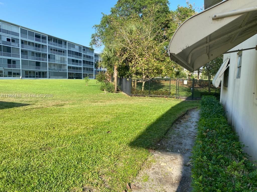 1001 Hillcrest Ct, Unit 215, Hollywood, FL 33021 Photo
