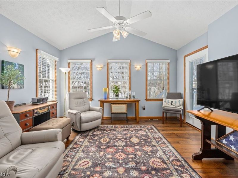 976 Rosemarie Circle, Wadsworth, OH 44281 Photo 12