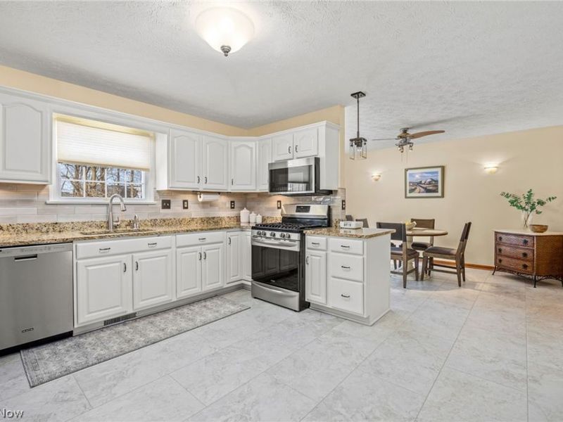 976 Rosemarie Circle, Wadsworth, OH 44281 Photo 14