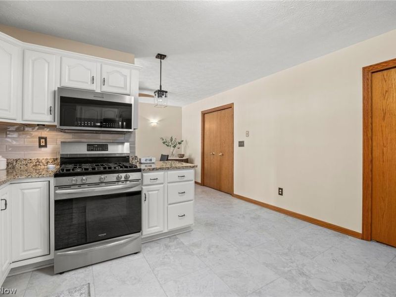 976 Rosemarie Circle, Wadsworth, OH 44281 Photo 16