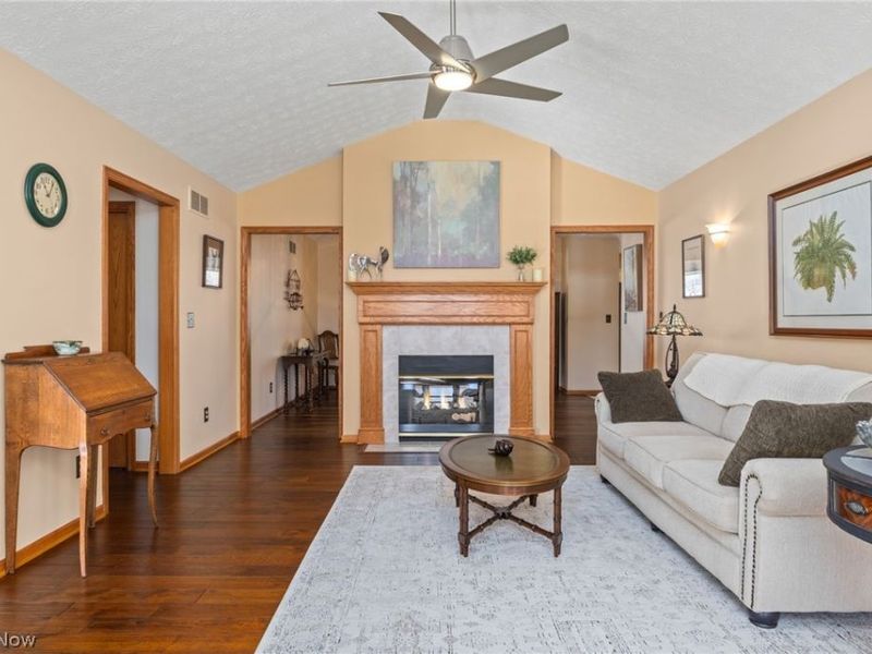 976 Rosemarie Circle, Wadsworth, OH 44281 Photo 4