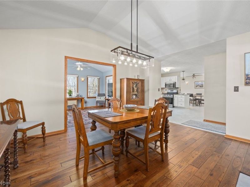 976 Rosemarie Circle, Wadsworth, OH 44281 Photo 9