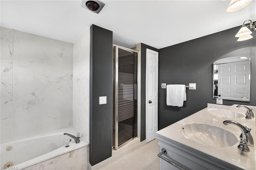 6075 Pelican Bay Blvd, Unit 706, Naples, FL 34108 Photo