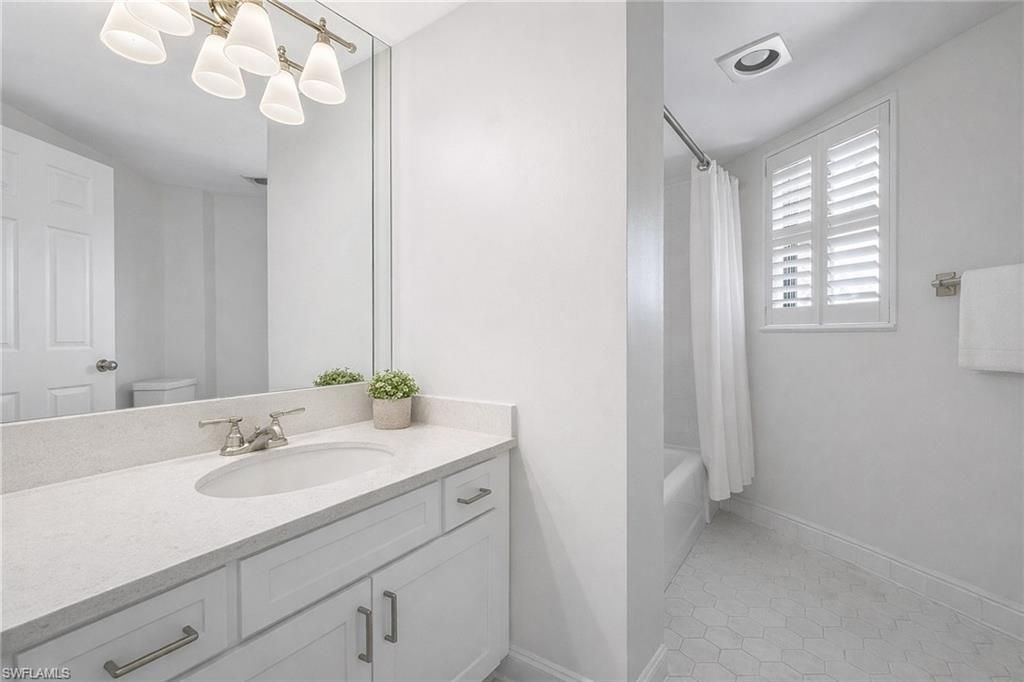 6075 Pelican Bay Blvd, Unit 706, Naples, FL 34108 Photo