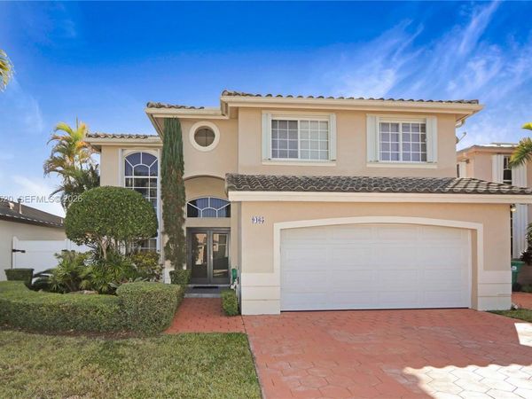9465 SW 155th Ave, Miami, FL 33196