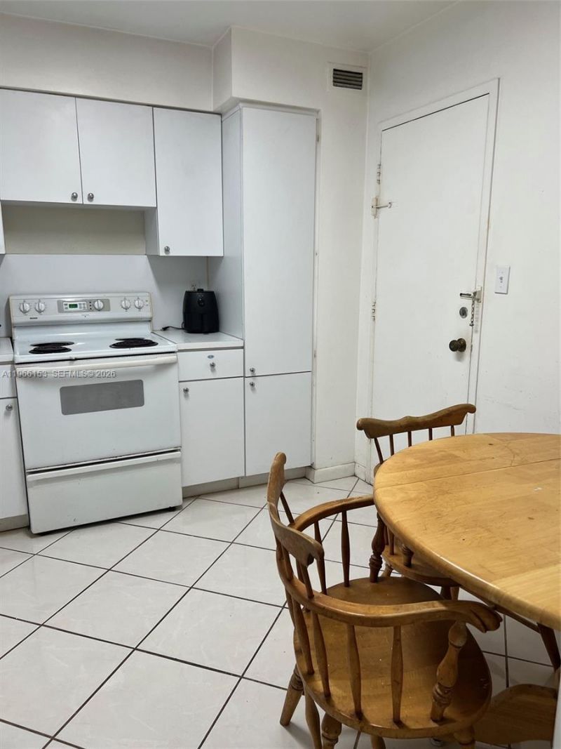 9225 Collins Ave, Unit 302, Surfside, FL 33154 Photo