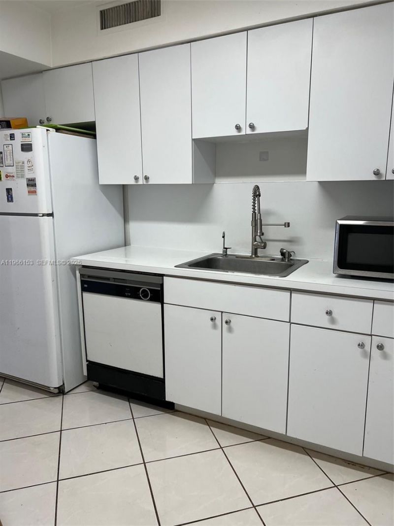9225 Collins Ave , Unit 302, Surfside, FL 33154 Photo