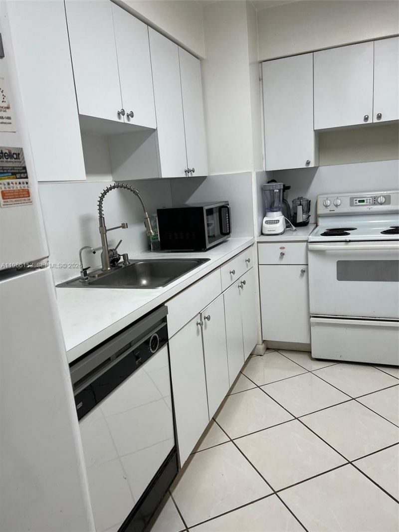 9225 Collins Ave, Unit 302, Surfside, FL 33154 Photo