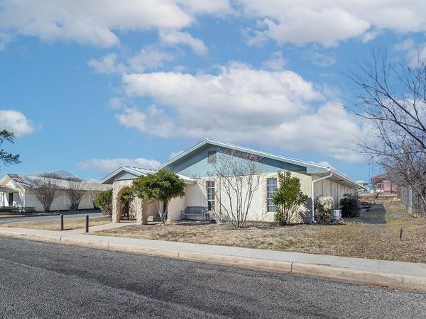 305 W Dallas Street, Llano, TX 78643