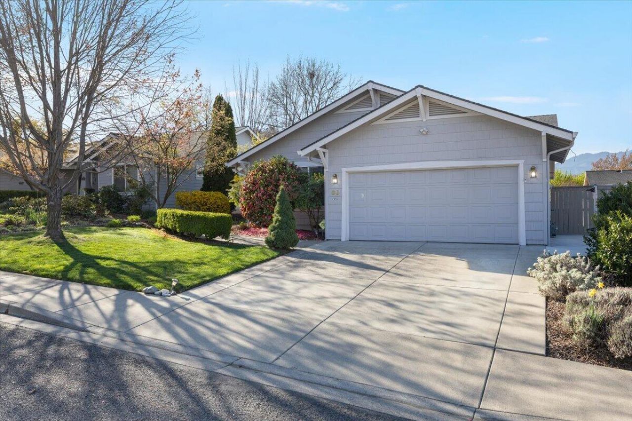 88 Mountain View Drive, Phoenix, OR 97535 Main Photo