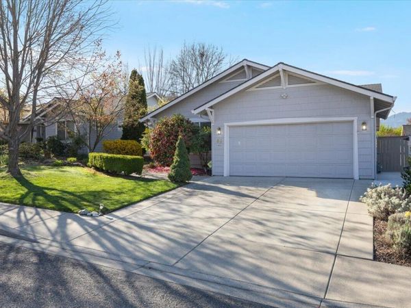 88 Mountain View Drive, Phoenix, OR 97535