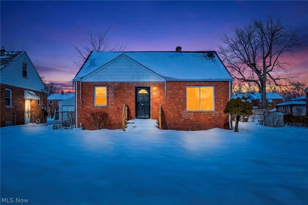 20261 Fuller Avenue, Euclid, OH 44123 Main Photo