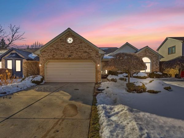 46813 Fox Run Drive, Macomb, MI 48044