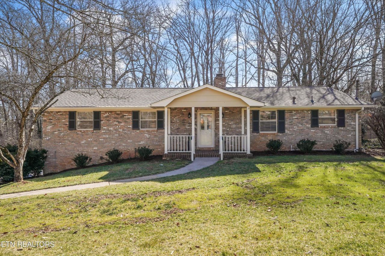 7832 Luxmore Drive, Knoxville, TN 37919 Main Photo